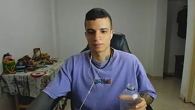 Snapshot of Balo_lovers chatting on January 22, 2:46 pm Balo lovers online show from January 22, 2:46 pm