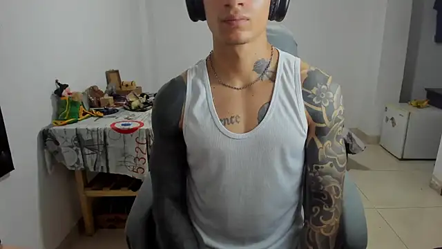 Snapshot of Balo_lovers chatting on March 1, 9:15 pm Balo lovers online show from March 1, 9:15 pm