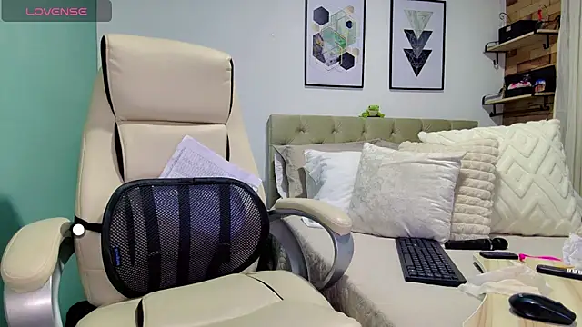 yanella fire online show from February 10, 2:59 pm