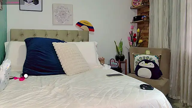 Snapshot of yanella_fire chatting on July 7, 3:27 pm yanella fire online show from July 7, 3:27 pm
