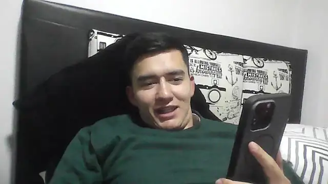 Snapshot of Estebitan_vm chatting on April 21, 12:12 am Estebitan vm online show from April 21, 12:12 am