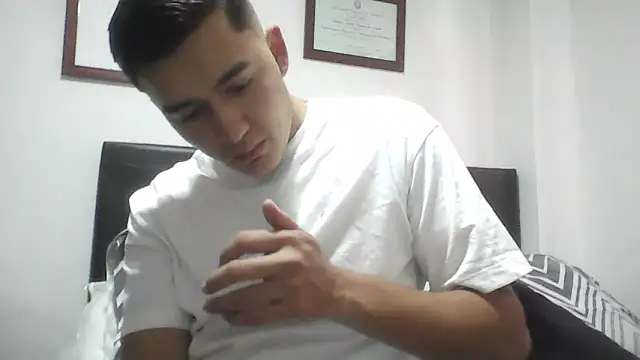 Snapshot of Estebitan_vm chatting on April 25, 7:22 pm Estebitan vm online show from April 25, 7:22 pm