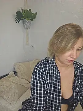 zarina3003 online show from May 18, 7:41 pm