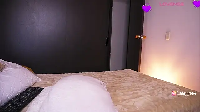 Snapshot of daycass_ chatting on December 14, 11:53 pm daycass online show from December 14, 11:53 pm