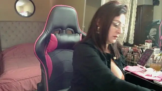 Carol Scottt online show from March 1, 8:11 pm