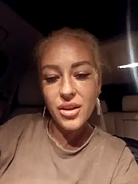 Snapshot of blonda-sexy chatting on November 2, 5:26 pm blonda-sexy online show from November 2, 5:26 pm