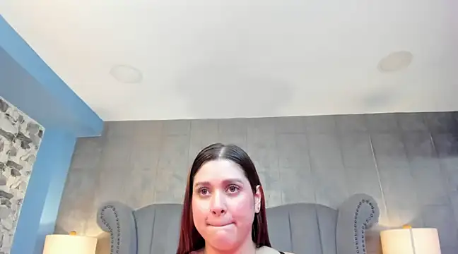 Snapshot of SophiaLaurens chatting on February 18, 6:37 pm SophiaLaurens online show from February 18, 6:37 pm
