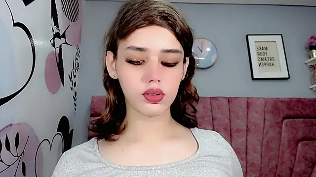 Snapshot of ValeriaAguilar chatting on December 8, 6:17 pm ValeriaAguilar online show from December 8, 6:17 pm