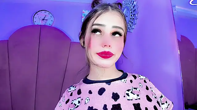 Snapshot of ValeriaAguilar chatting on September 25, 9:29 pm ValeriaAguilar online show from September 25, 9:29 pm