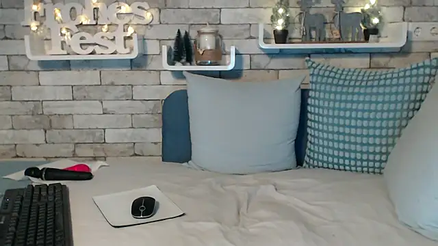 DirtyTina online show from December 2, 3:03 pm