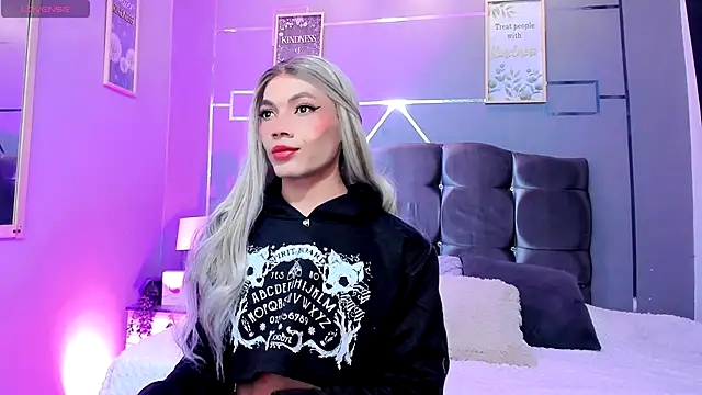 Megan Do Santos online show from November 8, 1:33 pm