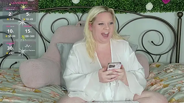siennaxluxx online show from May 8, 2:39 am