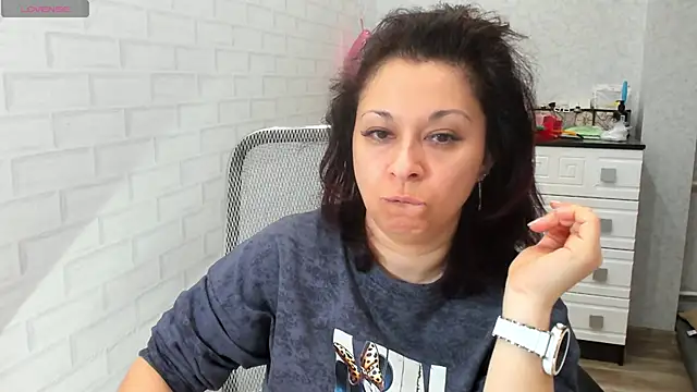 Snapshot of TeasyLana chatting on April 17, 4:59 am TeasyLana online show from April 17, 4:59 am