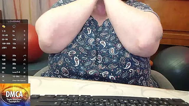 Snapshot of RoseRed69 chatting on February 18, 4:48 am RoseRed69 online show from February 18, 4:48 am