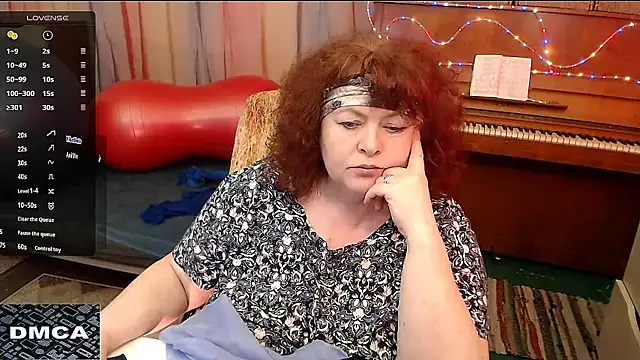 Snapshot of RoseRed69 chatting on March 5, 8:10 am RoseRed69 online show from March 5, 8:10 am