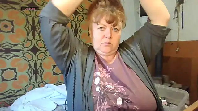 Snapshot of RoseRed69 chatting on October 1, 2:28 am RoseRed69 online show from October 1, 2:28 am