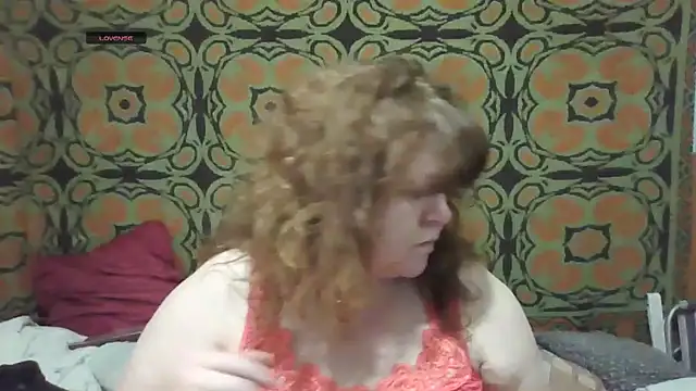 Snapshot of RoseRed69 chatting on October 20, 1:28 am RoseRed69 online show from October 20, 1:28 am