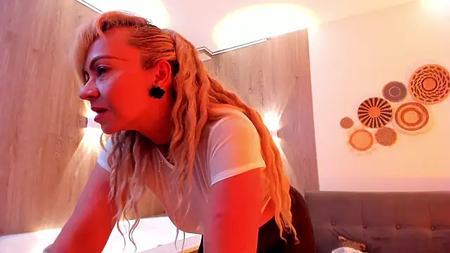 AnastasiaTaylor  online show from November 6, 7:48 pm