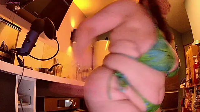 Snapshot of Endrocleia chatting on July 3, 12:06 am Endrocleia online show from July 3, 12:06 am
