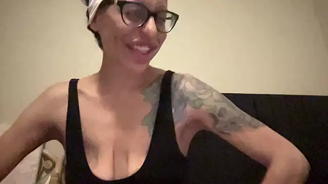 myloveforyouu online show from April 2, 1:58 am