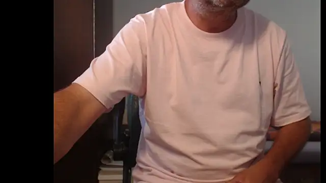 tuttiluss44 online show from June 4, 7:47 am