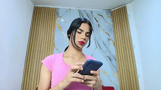 Snapshot of Luluu_08 chatting on January 17, 2:33 pm Luluu 08 online show from January 17, 2:33 pm