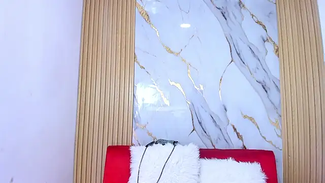 Snapshot of Luluu_08 chatting on February 12, 2:34 pm Luluu 08 online show from February 12, 2:34 pm