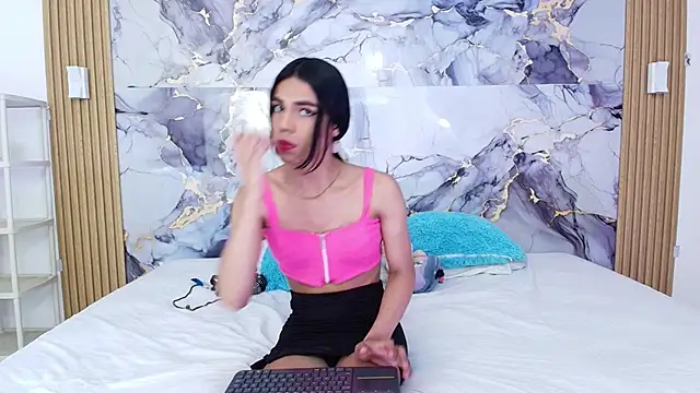 Snapshot of Luluu_08 chatting on February 28, 2:18 pm Luluu 08 online show from February 28, 2:18 pm