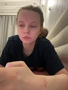 wrenlie online show from February 17, 1:24 am