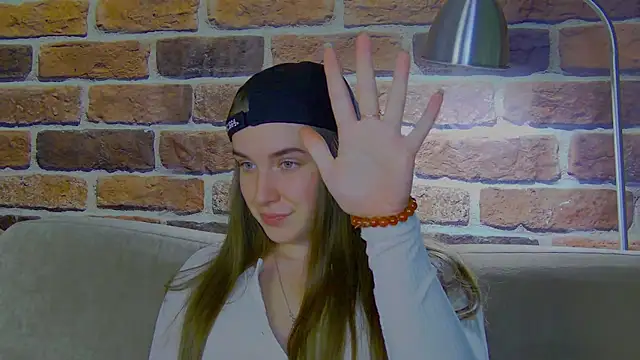 Sofia Hugs online show from July 4, 5:52 pm
