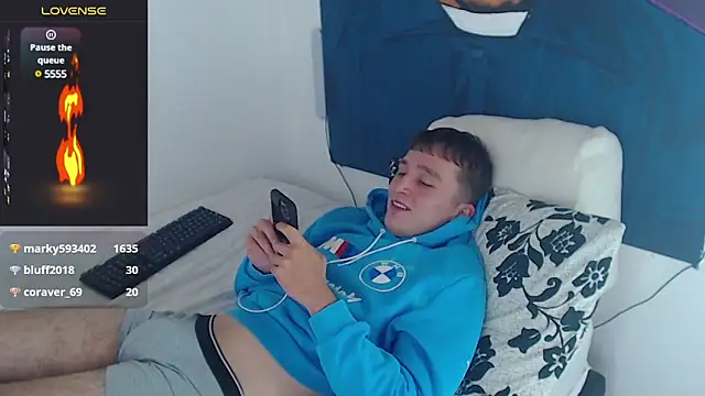 Snapshot of Dylanwhite23_ chatting on January 5, 9:05 am Dylanwhite23 online show from January 5, 9:05 am