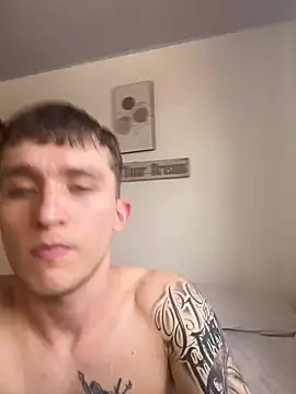 Snapshot of Dylanwhite23_ chatting on January 17, 7:27 pm Dylanwhite23 online show from January 17, 7:27 pm