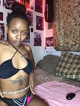 Snapshot of naughtybitches5 chatting on February 14, 2:39 am naughtybitches5 online show from February 14, 2:39 am