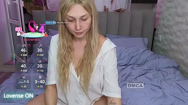 GoodGirl0024 online show from March 12, 8:10 pm