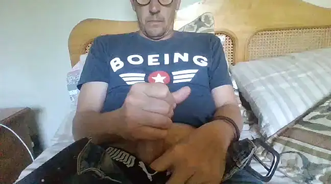 Snapshot of Raimundo1971 chatting on February 8, 8:32 pm Raimundo1971 online show from February 8, 8:32 pm