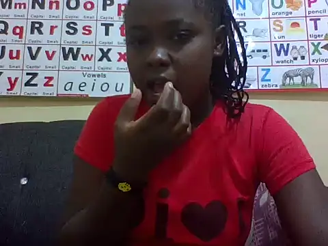 Snapshot of Sweetcecie01 chatting on April 19, 12:59 pm Sweetcecie01 online show from April 19, 12:59 pm