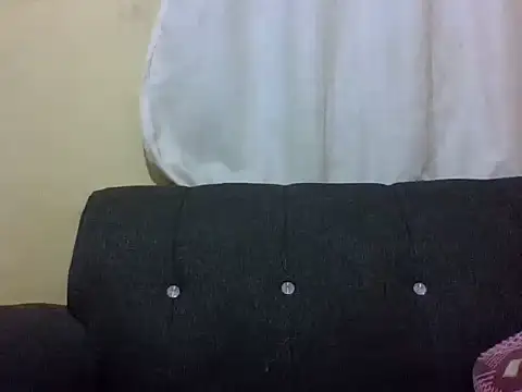 Snapshot of Sweetcecie01 chatting on June 27, 8:14 pm Sweetcecie01 online show from June 27, 8:14 pm