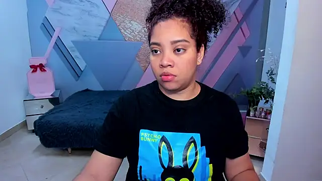 Snapshot of AngelaCoffee chatting on February 6, 7:29 pm AngelaCoffee online show from February 6, 7:29 pm