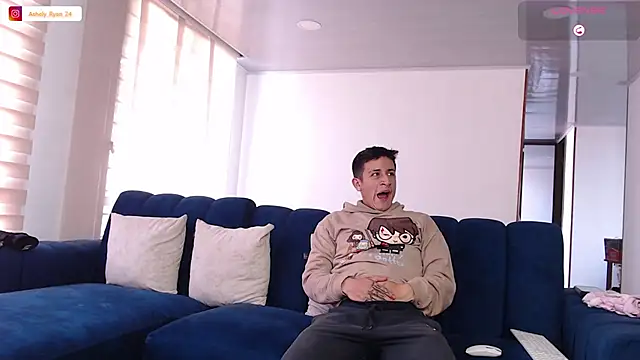 ashely ryan24 online show from March 12, 9:03 pm