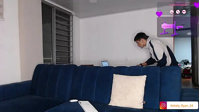 ashely ryan24 online show from September 18, 12:23 am