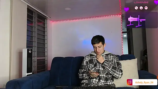 ashely ryan24 online show from November 11, 10:54 pm