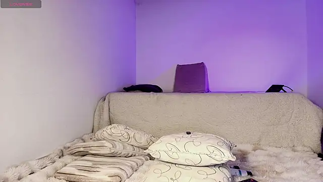 Madeline Dreams online show from May 11, 2:45 pm