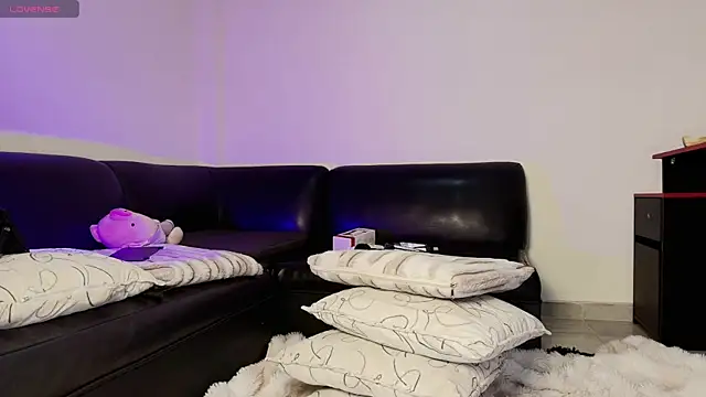 Madeline Dreams online show from July 14, 1:39 pm