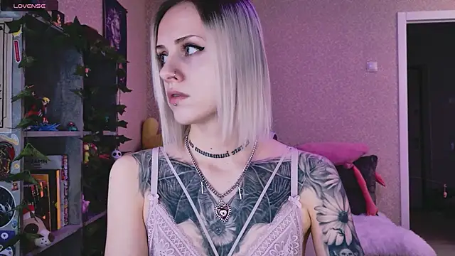 NaniMoore online show from February 8, 8:45 pm