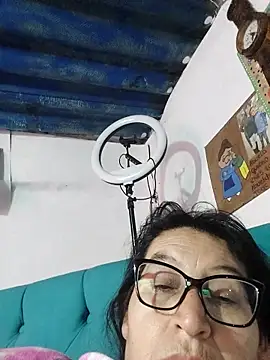 Snapshot of clarita_01 chatting on April 23, 12:29 pm clarita 01 online show from April 23, 12:29 pm