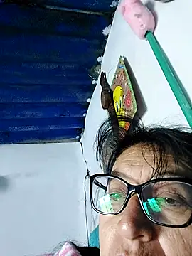 Snapshot of clarita_01 chatting on April 27, 11:41 am clarita 01 online show from April 27, 11:41 am