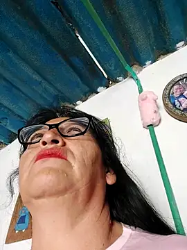 Snapshot of clarita_01 chatting on April 29, 6:14 pm clarita 01 online show from April 29, 6:14 pm