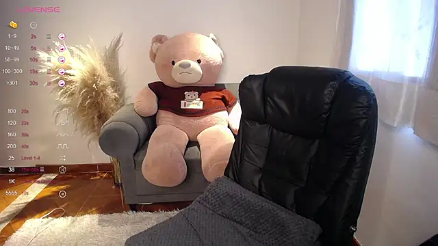 Snapshot of Alin_Aly chatting on April 6, 4:52 pm Alin Aly online show from April 6, 4:52 pm