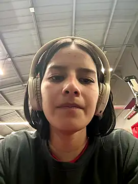 Snapshot of _vaness chatting on December 2, 6:08 am vaness online show from December 2, 6:08 am