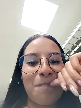 Snapshot of _vaness chatting on March 3, 11:43 pm vaness online show from March 3, 11:43 pm